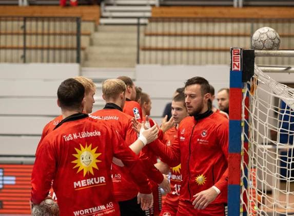 TuS N Luebbecke das Team stimmts sich ein, HBW Balingen Weilstetten vs. TuS N Luebbecke, Handball, 2. Bundesliga, 4. Spieltag, Saison 2025 2026, 19.09.2025 Eibner-Pressefoto Andreas Ulmer HBW Balingen Weilstetten vs. TuS N Luebbecke, Handball, 2. Bundesliga, 4. Spieltag, Saison 2025 2026, 19.09.2025 Balingen Copyright: xEibner-Pressefoto AndreasxUlmerx EP_AUR