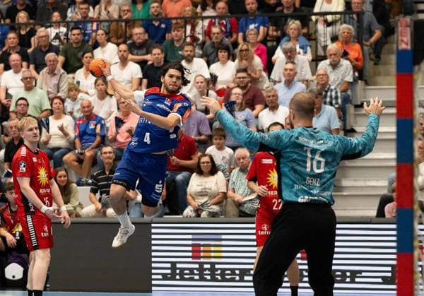 Tim Matthes (HBW Balingen Weilstetten, 04) beim Torwurf, HBW Balingen Weilstetten vs. TuS N Luebbecke, Handball, 2. Bundesliga, 4. Spieltag, Saison 2025 2026, 19.09.2025 Eibner-Pressefoto Andreas Ulmer HBW Balingen Weilstetten vs. TuS N Luebbecke, Handball, 2. Bundesliga, 4. Spieltag, Saison 2025 2026, 19.09.2025 Balingen Copyright: xEibner-Pressefoto AndreasxUlmerx EP_AUR