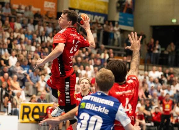 Sven Wesseling (TuS N Luebbecke, 24) beim Wurf HBW Balingen Weilstetten vs. TuS N Luebbecke, Handball, 2. Bundesliga, 4. Spieltag, Saison 2025 2026, 19.09.2025 Eibner-Pressefoto Andreas Ulmer HBW Balingen Weilstetten vs. TuS N Luebbecke, Handball, 2. Bundesliga, 4. Spieltag, Saison 2025 2026, 19.09.2025 Balingen Copyright: xEibner-Pressefoto AndreasxUlmerx EP_AUR
