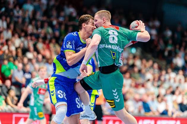 v.l. Julian Koester (VfL Gummersbach, 07), Karolis Antanavicius (GWD Minden, 08) im Zweikampf GER, GWD Minden vs. VfL Gummersbach, Handball, 1. Bundesliga, 5. Spieltag, Spielzeit 2025 2026, 19.09.2025 GER, GWD Minden vs. VfL Gummersbach, Handball, 1. Bundesliga, 5. Spieltag, Spielzeit 2025 2026, 19.09.2025 Luebbecke Copyright: xEibner-Pressefoto JanxRollingerx EP_JSK