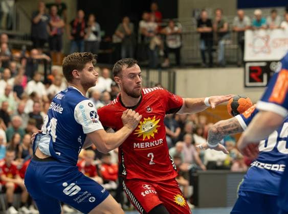 Jo Gerrit Genz (TuS N Luebbecke, 02) wird geblockt, HBW Balingen Weilstetten vs. TuS N Luebbecke, Handball, 2. Bundesliga, 4. Spieltag, Saison 2025 2026, 19.09.2025 Eibner-Pressefoto Andreas Ulmer HBW Balingen Weilstetten vs. TuS N Luebbecke, Handball, 2. Bundesliga, 4. Spieltag, Saison 2025 2026, 19.09.2025 Balingen Copyright: xEibner-Pressefoto AndreasxUlmerx EP_AUR
