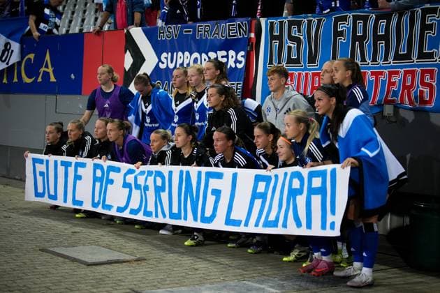 Fussball, Google Pixel Frauen-Bundesliga, 3 .Spieltag, 2025 2026, SC Freiburg vs. Hamburger SV, 19.09.2025, Dreisamstadion, Freiburg,: Mannschaft, Banner, Fans, Hamburg, Freiburg Dreisamstadion Baden-Württemberg Deutschland Copyright: xFINLEYxMÖRCHx