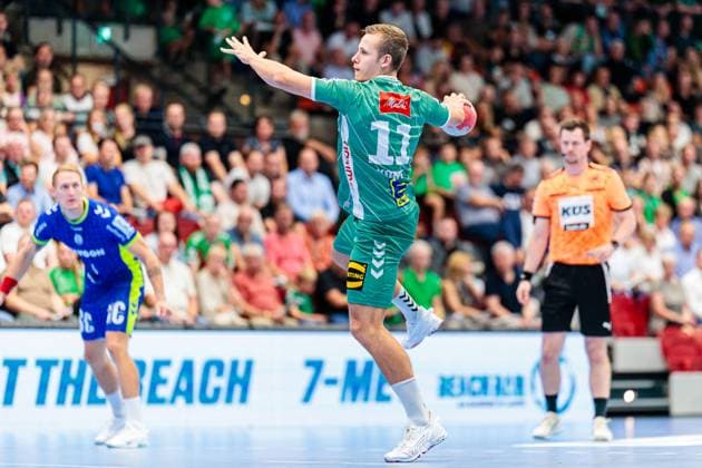 Mats Korte (GWD Minden, 11) beim Siebenmeter 7 Meter Wurf GER, GWD Minden vs. VfL Gummersbach, Handball, 1. Bundesliga, 5. Spieltag, Spielzeit 2025 2026, 19.09.2025 GER, GWD Minden vs. VfL Gummersbach, Handball, 1. Bundesliga, 5. Spieltag, Spielzeit 2025 2026, 19.09.2025 Luebbecke Copyright: xEibner-Pressefoto JanxRollingerx EP_JSK