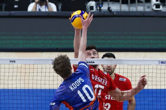 Turkiye v The Netherlands - Men s Volleyball World Championship, WM, Weltmeisterschaft 2025 METRO MANILA, PHILIPPINES - SEPTEMBER 20: Murat Yenipazar (17) of Turkiye during the round of 16 match between Turkiye and the Netherlands, in the FIVBVolleyball Men s World Championship, at the Mall of Asia Arena, in Pasay City, Metro Manila, Philippines, on September 20, 2025. Daniel Ceng Anadolu Manila Philippines. Editorial use only. Please get in touch for any other usage. Copyright: x2025xAnadoluxDanielxCengx