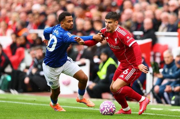 Iliman Ndiaye of Everton and Milos Kerkez of Liverpool Liverpool v Everton, Premier League, Football, Anfield, Liverpool, UK - 20 Sep 2025Liverpool Anfield United Kingdom EDITORIAL USE ONLY No use with unauthorised audio, video, data, fixture lists, club league logos or live services. Online in-match use limited to 120 images, no video emulation. No use in betting, games or single club league player publications. Copyright: xPaulxCurrie Shutterstockx 15487053v
