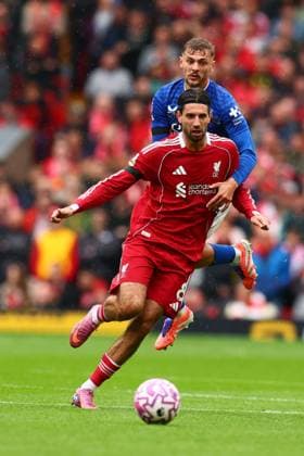 Dominik Szoboszlai of Liverpool and Kiernan Dewsbury-Hall of Everton Liverpool v Everton, Premier League, Football, Anfield, Liverpool, UK - 20 Sep 2025Liverpool Anfield United Kingdom EDITORIAL USE ONLY No use with unauthorised audio, video, data, fixture lists, club league logos or live services. Online in-match use limited to 120 images, no video emulation. No use in betting, games or single club league player publications. Copyright: xPaulxCurrie Shutterstockx 15487053bl
