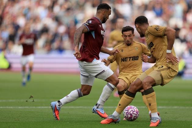 Callum Wilson of West Ham United in action against YÃ remi Pino (centre) and Maxence Lacroix of Crystal Palace West Ham United v Crystal Palace, Premier League, Football, London Stadium, London, UK - 20 Sep 2025London London Stadium United Kingdom EDITORIAL USE ONLY No use with unauthorised audio, video, data, fixture lists, club league logos or live services. Online in-match use limited to 120 images, no video emulation. No use in betting, games or single club league player publications. Copyright: xGeorgexTewkesbury Shutterstockx 15487096ay