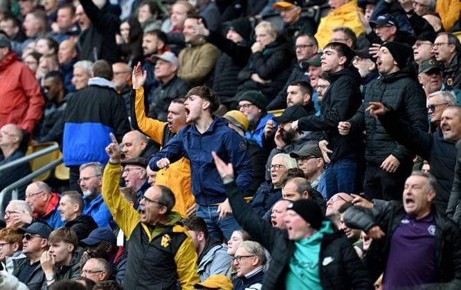 Angry Wolverhampton Wanderers fans during the game Wolverhampton Wanderers v Leeds United, Premier League, Football, Molineux, Wolverhampton, UK - 20 Sep 2025Wolverhampton Molineux United Kingdom EDITORIAL USE ONLY No use with unauthorised audio, video, data, fixture lists, club league logos or live services. Online in-match use limited to 120 images, no video emulation. No use in betting, games or single club league player publications. Copyright: xAnnaxGowthorpe Shutterstockx 15487097am
