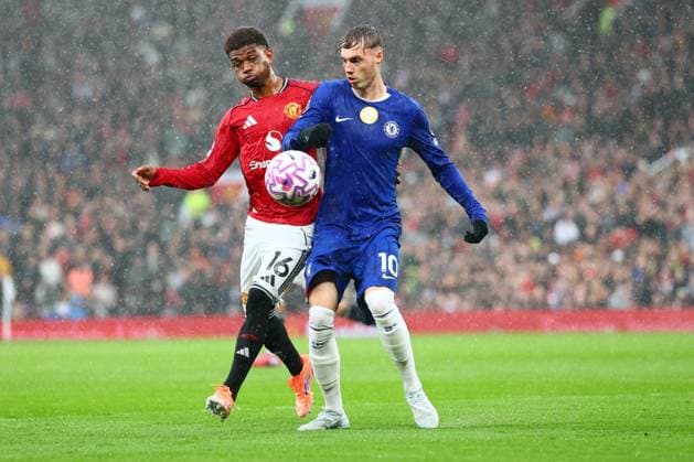 Amad Diallo of Manchester United, ManU and Cole Palmer of Chelsea Manchester United v Chelsea, Premier League, Football, Old Trafford, Manchester, UK - 20 Sep 2025Manchester Old Trafford United Kingdom EDITORIAL USE ONLY No use with unauthorised audio, video, data, fixture lists, club league logos or live services. Online in-match use limited to 120 images, no video emulation. No use in betting, games or single club league player publications. Copyright: xPaulxCurrie Shutterstockx 15487107e