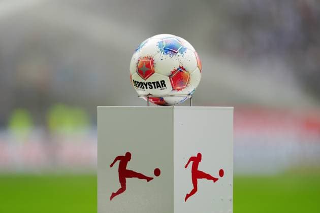 Derbystar Spielball auf Ballstehle, Themenfoto, Themenbild, Symbolfoto, Symbolbild, Stockfoto GER, Hamburger SV vs. 1. FC Heidenheim, Fussball, 1. Bundesliga, Spieltag 4, Saison 2025 2026, 20.09.2025 GER, Hamburger SV vs. 1. FC Heidenheim, Fussball, 1. Bundesliga, Spieltag 4, Saison 2025 2026, 20.09.2025 Hamburg Copyright: xEibner-Pressefoto MarcelxvonxFehrnx EP_MFN