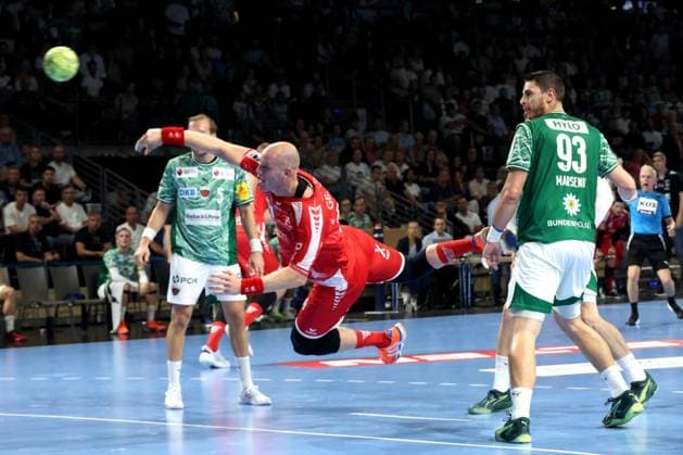 DEU, DHB, 1.HBL, Fuechse Berlin vs. Melsungen, 21.09.2025, Max-Schmeling-Halle, Berlin, DEU, DHB, 1.HBL, Fuechse Berlin vs. Melsungen, im Bild Max Darj (Fuechse Berlin 5), Arnar Freyr Arnarsson (MT Melsungen 21)