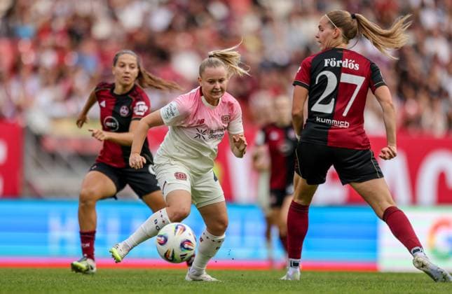 DEU, Nürnberg, FC Nürnberg vs Bayer Leverkusen, Google Pixel Bundesliga, DFB, Saison 2526, Max-Morlock-Stadion, 3. Spieltag, im Bild v.l.n.r: Vanessa Fudalla (Bayer Leverkusen 21), Beatrix FördÅ‘s (Nürnberg 27) DFB DFL REGULATIONS PROHIBIT ANY USE OF PHOTOGRAPHS AS IMAGE SEQUENCES AND OR QUASI-VIDEO, 21.09.2025, Copyright: HMBxMedia HendrikxHamelau