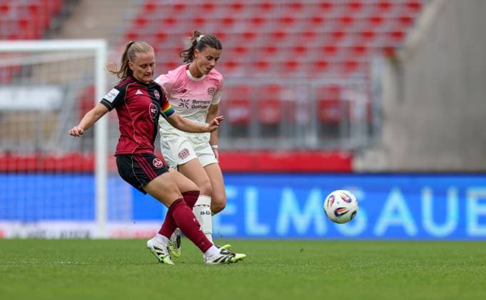 DEU, Nürnberg, FC Nürnberg vs Bayer Leverkusen, Google Pixel Bundesliga, DFB, Saison 2526, Max-Morlock-Stadion, 3. Spieltag, im Bild v.l.n.r: Luisa Guttenberger (Nürnberg 4), Katharina Piljić (Bayer Leverkusen 6) DFB DFL REGULATIONS PROHIBIT ANY USE OF PHOTOGRAPHS AS IMAGE SEQUENCES AND OR QUASI-VIDEO, 21.09.2025, Copyright: HMBxMedia HendrikxHamelau