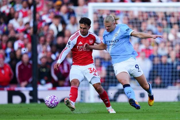 Martin Zubimendi of Arsenal battles with Erling Haland of Manchester City Arsenal v Manchester City, Premier League, Football, Emirates Stadium, London, UK - 21 Sep 2025London Emirates Stadium United Kingdom EDITORIAL USE ONLY No use with unauthorised audio, video, data, fixture lists, club league logos or live services. Online in-match use limited to 120 images, no video emulation. No use in betting, games or single club league player publications. Copyright: xJavierxGarcia Shutterstockx 15487130f