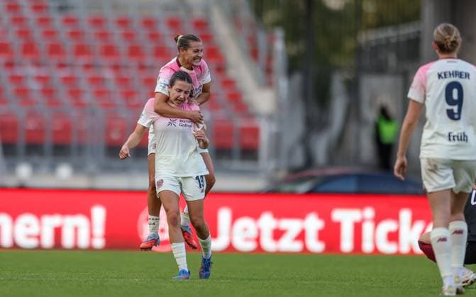 DEU, Nürnberg, FC Nürnberg vs Bayer Leverkusen, Google Pixel Bundesliga, DFB, Saison 2526, Max-Morlock-Stadion, 3. Spieltag, im Bild: Jubel, 0:1 durch Loreen Bender (Bayer Leverkusen 19), Sieg für Leverkusen gegen Nürnberg, Freude bei Carlotta Wamser (Bayer Leverkusen 37) DFB DFL REGULATIONS PROHIBIT ANY USE OF PHOTOGRAPHS AS IMAGE SEQUENCES AND OR QUASI-VIDEO, 21.09.2025, Copyright: HMBxMedia HendrikxHamelau