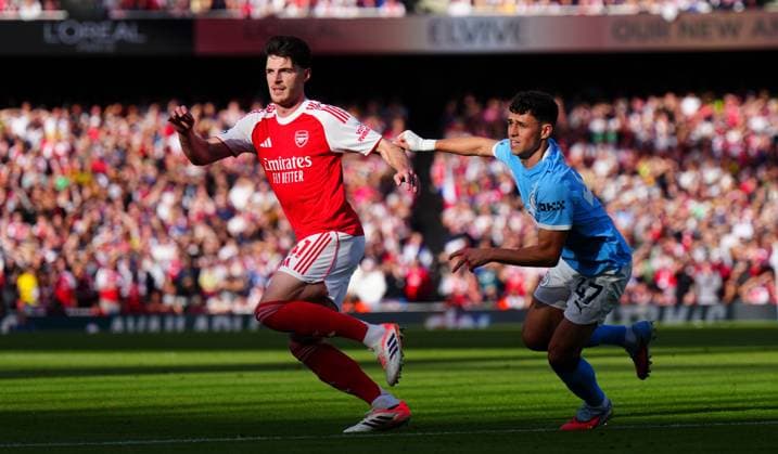 Declan Rice of Arsenal and Phil Foden of Manchester City Arsenal v Manchester City, Premier League, Football, Emirates Stadium, London, UK - 21 Sep 2025London Emirates Stadium United Kingdom EDITORIAL USE ONLY No use with unauthorised audio, video, data, fixture lists, club league logos or live services. Online in-match use limited to 120 images, no video emulation. No use in betting, games or single club league player publications. Copyright: xJavierxGarcia Shutterstockx 15487130ag