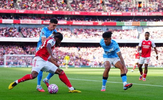 Noni Madueke of Arsenal battles with Phil Foden and Nico O Reilly of Manchester City Arsenal v Manchester City, Premier League, Football, Emirates Stadium, London, UK - 21 Sep 2025London Emirates Stadium United Kingdom EDITORIAL USE ONLY No use with unauthorised audio, video, data, fixture lists, club league logos or live services. Online in-match use limited to 120 images, no video emulation. No use in betting, games or single club league player publications. Copyright: xJavierxGarcia Shutterstockx 15487130ah