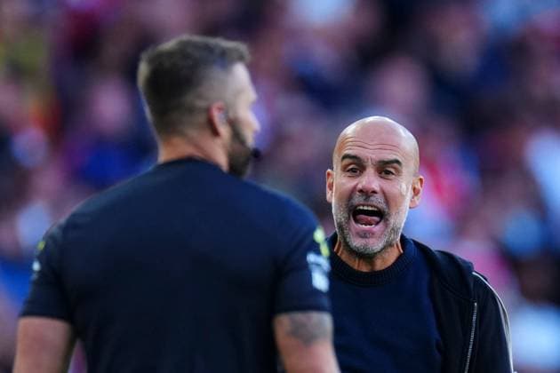 Manchester City Manager Pep Guardiola shouts at the linesman and is subsequently booked Arsenal v Manchester City, Premier League, Football, Emirates Stadium, London, UK - 21 Sep 2025London Emirates Stadium United Kingdom EDITORIAL USE ONLY No use with unauthorised audio, video, data, fixture lists, club league logos or live services. Online in-match use limited to 120 images, no video emulation. No use in betting, games or single club league player publications. Copyright: xJavierxGarcia Shutterstockx 15487130bj