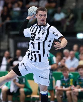 Leipzig, 21.09.2025, Arena Leipzig, Handball, Bundesliga, 5.Spieltag , SC DHfK Leipzig vs. THW Kiel 18:23 (34:41) , Im Bild von vorn; Elias Ellefsen ‡ Skipagötu Skipagoetu ( 71, Kiel). , Nur zur redaktionellen Nutzung. Only editorial use. , DHB HBL regulations prohibit any use of photographs as image sequences and or quasi-video. ,