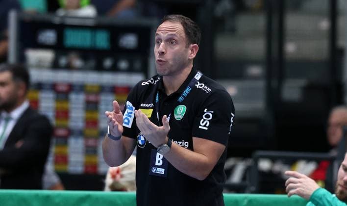 Leipzig, 21.09.2025, Arena Leipzig, Handball, Bundesliga, 5.Spieltag , SC DHfK Leipzig vs. THW Kiel 18:23 (34:41) , Im Bild; Trainer Filip Jicha, THW Kiel , Nur zur redaktionellen Nutzung. Only editorial use. , DHB HBL regulations prohibit any use of photographs as image sequences and or quasi-video. ,