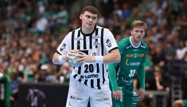 Leipzig, 21.09.2025, Arena Leipzig, Handball, Bundesliga, 5.Spieltag , SC DHfK Leipzig vs. THW Kiel 18:23 (34:41) , Im Bild von vorn; Lukas Laube ( 20, Kiel). , Nur zur redaktionellen Nutzung. Only editorial use. , DHB HBL regulations prohibit any use of photographs as image sequences and or quasi-video. ,