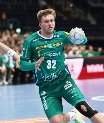 Leipzig, 21.09.2025, Arena Leipzig, Handball, Bundesliga, 5.Spieltag , SC DHfK Leipzig vs. THW Kiel 18:23 (34:41) , Im Bild von vorn; Franz Semper (32, Leipzig). , Nur zur redaktionellen Nutzung. Only editorial use. , DHB HBL regulations prohibit any use of photographs as image sequences and or quasi-video. ,