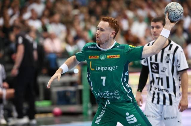 Leipzig, 21.09.2025, Arena Leipzig, Handball, Bundesliga, 5.Spieltag , SC DHfK Leipzig vs. THW Kiel 18:23 (34:41) , Im Bild von vorn; Tomas Piroch (7, Leipzig). , Nur zur redaktionellen Nutzung. Only editorial use. , DHB HBL regulations prohibit any use of photographs as image sequences and or quasi-video. ,