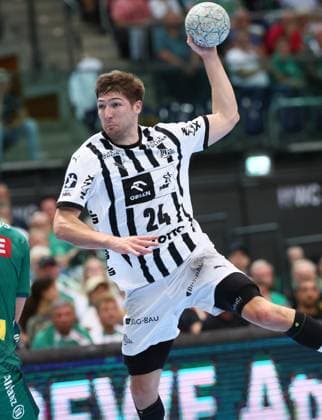Leipzig, 21.09.2025, Arena Leipzig, Handball, Bundesliga, 5.Spieltag , SC DHfK Leipzig vs. THW Kiel 18:23 (34:41) , Im Bild von vorn; Lukas Zerbe ( 24, Kiel). , Nur zur redaktionellen Nutzung. Only editorial use. , DHB HBL regulations prohibit any use of photographs as image sequences and or quasi-video. ,