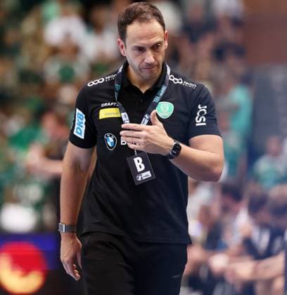 Leipzig, 21.09.2025, Arena Leipzig, Handball, Bundesliga, 5.Spieltag , SC DHfK Leipzig vs. THW Kiel 18:23 (34:41) , Im Bild; Trainer Filip Jicha, THW Kiel , Nur zur redaktionellen Nutzung. Only editorial use. , DHB HBL regulations prohibit any use of photographs as image sequences and or quasi-video. ,