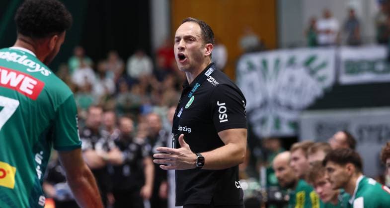 Leipzig, 21.09.2025, Arena Leipzig, Handball, Bundesliga, 5.Spieltag , SC DHfK Leipzig vs. THW Kiel 18:23 (34:41) , Im Bild; Trainer Filip Jicha, THW Kiel , Nur zur redaktionellen Nutzung. Only editorial use. , DHB HBL regulations prohibit any use of photographs as image sequences and or quasi-video. ,