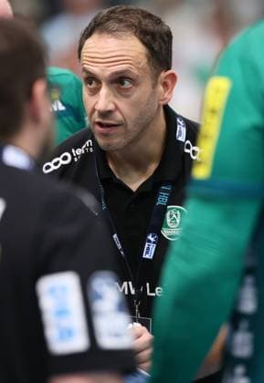 Leipzig, 21.09.2025, Arena Leipzig, Handball, Bundesliga, 5.Spieltag , SC DHfK Leipzig vs. THW Kiel 18:23 (34:41) , Im Bild; Trainer Filip Jicha, THW Kiel , Nur zur redaktionellen Nutzung. Only editorial use. , DHB HBL regulations prohibit any use of photographs as image sequences and or quasi-video. ,