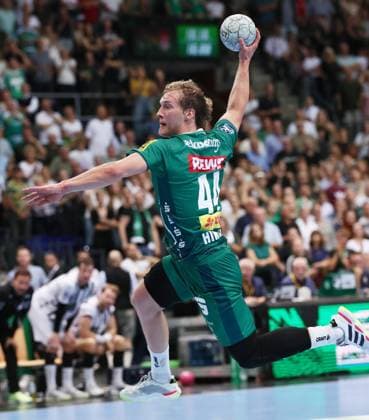 Leipzig, 21.09.2025, Arena Leipzig, Handball, Bundesliga, 5.Spieltag , SC DHfK Leipzig vs. THW Kiel 18:23 (34:41) , Im Bild von vorn; Blaer Hinriksson (44, Leipzig). , Nur zur redaktionellen Nutzung. Only editorial use. , DHB HBL regulations prohibit any use of photographs as image sequences and or quasi-video. ,