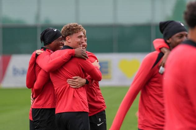 Junior Adamu (SC Freiburg, 20), Patrick Osterhage (SC Freiburg, 06) Lucas Höler Lucas Hoeler (SC Freiburg, 09) , letztes medienöffentliches Training des SC Freiburg vor dem ersten Europa League Spiel in der Ligaphase, Deutschland, Fussball, UEFA Europa League, 1.Spieltag, 2025 2026, SC Freiburg vs. FC Basel, 23.09.2025, letztes medienöffentliches Training des SC Freiburg vor dem ersten Europa League Spiel in der Ligaphase, Europa-Park Stadion, Freiburg, Deutschland Freiburg Europa-Park Stadion Baden-Württemberg Deutschland Copyright: xArnexAmbergx