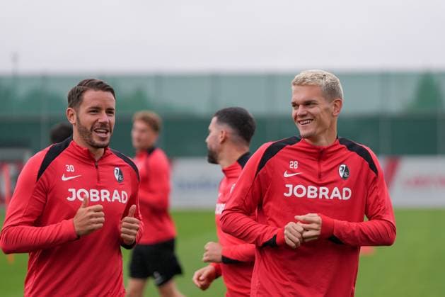 Christian Günter Christian Guenter (SC Freiburg, 30), Matthias Ginter (SC Freiburg, 28) , letztes medienöffentliches Training des SC Freiburg vor dem ersten Europa League Spiel in der Ligaphase, Deutschland, Fussball, UEFA Europa League, 1.Spieltag, 2025 2026, SC Freiburg vs. FC Basel, 23.09.2025, letztes medienöffentliches Training des SC Freiburg vor dem ersten Europa League Spiel in der Ligaphase, Europa-Park Stadion, Freiburg, Deutschland Freiburg Europa-Park Stadion Baden-Württemberg Deutschland Copyright: xArnexAmbergx