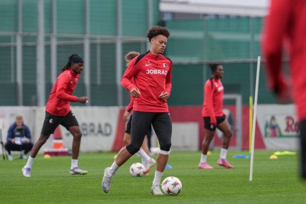 Derry Scherhant (SC Freiburg, 07) am Ball , letztes medienöffentliches Training des SC Freiburg vor dem ersten Europa League Spiel in der Ligaphase, Deutschland, Fussball, UEFA Europa League, 1.Spieltag, 2025 2026, SC Freiburg vs. FC Basel, 23.09.2025, letztes medienöffentliches Training des SC Freiburg vor dem ersten Europa League Spiel in der Ligaphase, Europa-Park Stadion, Freiburg, Deutschland Freiburg Europa-Park Stadion Baden-Württemberg Deutschland Copyright: xArnexAmbergx