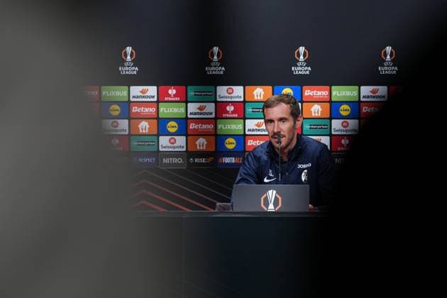 Julian Schuster (SC Freiburg, Trainer) , Pressekonferenz des SC Freiburg vor dem ersten Europa League Spiel in der Ligaphase, Pressegespräch, Deutschland, Fussball, UEFA Europa League, 1.Spieltag, 2025 2026, SC Freiburg vs. FC Basel, 23.09.2025, Pressekonferenz des SC Freiburg vor dem ersten Europa League Spiel in der Ligaphase, Pressegespräch, Schweiz, Europa-Park Stadion, Freiburg, Deutschland Freiburg Europa-Park Stadion Baden-Württemberg Deutschland Copyright: xArnexAmbergx