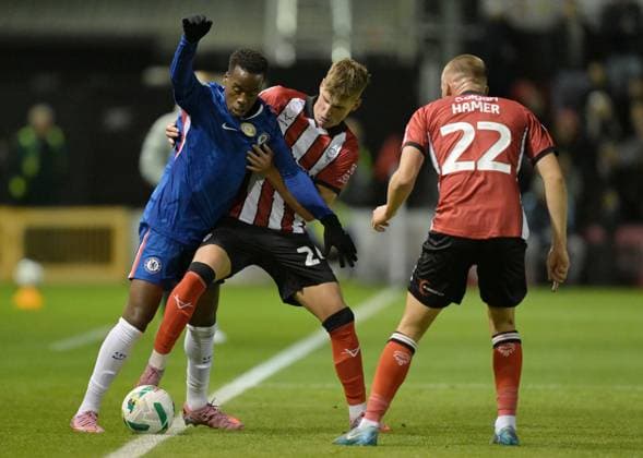 Jamie Gittens of Chelsea and Ivan Varfolomeyev of Lincoln City Lincoln City v Chelsea, EFL Carabao Cup, Third Round, Football, LNER Stadium, Lincoln, UK - 23 Sep 2025Lincoln LNER Stadium United Kingdom EDITORIAL USE ONLY No use with unauthorised audio, video, data, fixture lists, club league logos or live services. Online in-match use limited to 120 images, no video emulation. No use in betting, games or single club league player publications. Copyright: xGreigxCowie Shutterstockx 15498456y