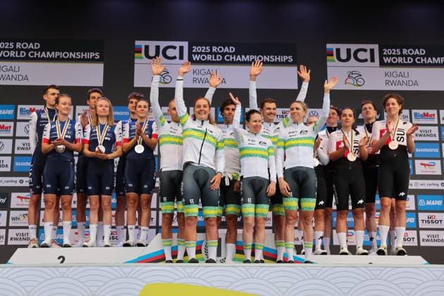 2025 UCI Road World Championships Picture by Alex Whitehead SWpix.com - 24 09 2025 - Cycling - 2025 UCI Road World Championships - Kigali Convention Centre, Kigali, Rwanda - Team Time Trial Mixed Relay Podium - Felicity Wilson-Haffenden, Amanda Spratt, Brodie Chapman, Jay Vine, Lucas Plapp, Michael Matthews (Australia) receiving the Gold Medal to become World Champion with Maeva Squiban, Juliette Labous, Cedrine Kerbaol, Pavel Sivakov, Paul Seixas, Bruno Armirail (France) receiving the Silver Medal and Noemi Ruegg, Marlen Reusser, Jasmin Liechti, Mauro Schmid, Stefan Kung, Jan Christen (Switzerland) receiving the Bronze Medal Copyright: x xSWpix.comx(t axPhotographyxHubxLtd)xAlexxWhitehead SWpix.comx SWP-3030-6505