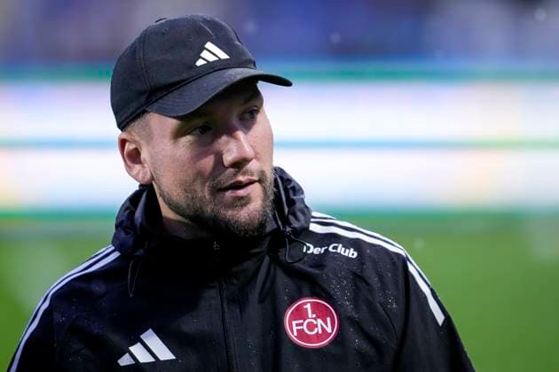 Thomas Oostendorp (Trainer, Cheftrainer, 1. FC Nürnberg), Einzelbild, Einzelfoto, Aktion, Action, 24.09.2025, Sinsheim (Hoffenheim) (Deutschland), Fussball, Google Pixel Frauen-Bundesliga, TSG 1899 Hoffenheim - 1. FC Nürnberg, DFB DFL REGULATIONS PROHIBIT ANY USE OF PHOTOGRAPHS AS IMAGE SEQUENCES AND OR QUASI-VIDEO.
