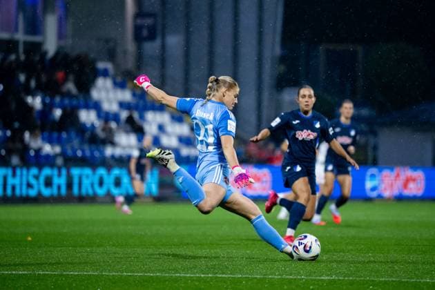 Larissa Rusek (FC Nuernberg, 21) am Ball, GER, TSG 1899 Hoffenheim vs 1. FC Nuernberg, Fussball Google Pixel Frauen Bundesliga, 4. Spieltag, Saison 2025 2026, 24.09.2025 DFB regulations prohibit any use of photographs as image sequences and or quasi-video GER, TSG 1899 Hoffenheim vs 1. FC Nuernberg, Fussball Google Pixel Frauen Bundesliga, 4. Spieltag, Saison 2025 2026, 24.09.2025 Hoffenheim Copyright: xEibner-Pressefoto Memmlerx EP_MMR