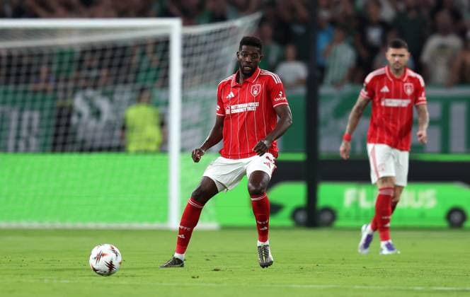Ibrahim Sangarà of Nottingham Forest passes the ball Real Betis v Nottingham Forest, UEFA Europa League, Football, Villamarin Stadium, Seville, Spain - 24 Sep 2025Seville Villamarin Stadium Spain EDITORIAL USE ONLY No use with unauthorised audio, video, data, fixture lists, club league logos or live services. Online in-match use limited to 120 images, no video emulation. No use in betting, games or single club league player publications. Copyright: xAntonioxPozo Shutterstockx 15498594g