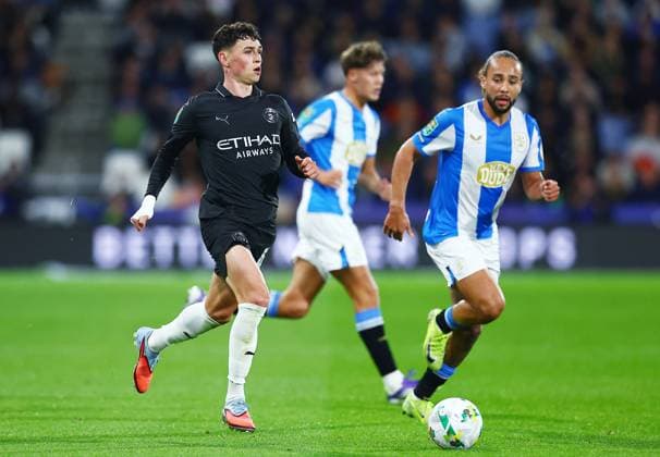 Phil Foden of Manchester City Huddersfield Town v Manchester City, EFL Carabao Cup, Third Round, Football, Accu Stadium, Huddersfield, UK - 24 Sep 2025Huddersfield Accu Stadium United Kingdom EDITORIAL USE ONLY No use with unauthorised audio, video, data, fixture lists, club league logos or live services. Online in-match use limited to 120 images, no video emulation. No use in betting, games or single club league player publications. Copyright: xMattxWest Shutterstockx 15498595ai