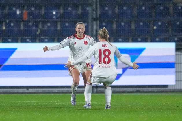 v.li.: Torschützin Sanja Homann (FCN, 19), Franziska Mai (FCN, 18), Spielerinnen vom 1. FC Nürnberg, jubeln über das Tor zum 0:1, Jubel, Torjubel, Torerfolg, celebrate the goal, goal, celebration, jubelt ueber das Tor, Freuen, Freude, freut sich, optimistisch, positiv, Spielszene, Highlight, Action, Aktion, 24.09.2025, Sinsheim (Hoffenheim) (Deutschland), Fussball, Google Pixel Frauen-Bundesliga, TSG 1899 Hoffenheim - 1. FC Nürnberg, DFB DFL REGULATIONS PROHIBIT ANY USE OF PHOTOGRAPHS AS IMAGE SEQUENCES AND OR QUASI-VIDEO.