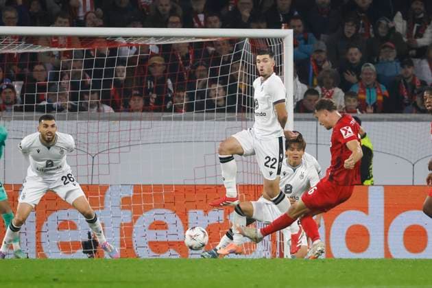 1:0 Tor fuer SC Freiburg durch Patrick Osterhage (SC Freiburg, 06) , Deutschland, Fussball, UEFA Europa League, 1. Spieltag, 2025 2026, SC Freiburg vs. FC Basel, 24.09.2025, Stadion am Wolfswinkel, Freiburg im Breisgau, Deutschland Freiburg im Breisgau Stadion am Wolfswinkel Baden-Württemberg Deutschland Copyright: xGrantxHubbsx