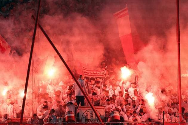 24.09.2025, xrekx, Fussball UEFA Europa League, SC Freiburg - FC Basel v.l. Freiburg Fans ,Stimmung, Schals, Trikot, Fahne, Banner, Ultras, Zuschauer, Besucher, Choreo, Choreografie, atmosphere, spectators, Visitors Pyro (DFL DFB REGULATIONS PROHIBIT ANY USE OF PHOTOGRAPHS as IMAGE SEQUENCES and or QUASI-VIDEO) Freiburg