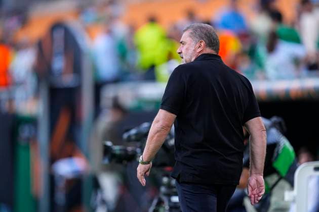 September 24, 2025, Sevilla, Sevilla, SPAIN: Ange Postecoglou, head coach of Nottingham Forest, looks on during the UEFA Europa League, football match played between Real Betis and Nottingham Forest at La Cartuja stadium on September 24, 2025, in Sevilla, Spain. Sevilla SPAIN - ZUMAa181 20250924_zaa_a181_157 Copyright: xJoaquinxCorcherox