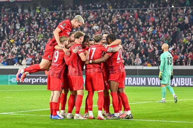 Jubel zum Tor zum 2:0 durch Maximilian Eggestein (SC Freiburg, 08) GER, SC Freiburg - FC Basel, Fussball, Europa League, 1. Spieltag, Saison 2025 2026, 24.09.2025 GER, SC Freiburg - FC Basel, Fussball, Europa League, 1. Spieltag, Saison 2025 2026, 24.09.2025 Freiburg Copyright: xEibner-Pressefoto ThomasxHessx EP_THS