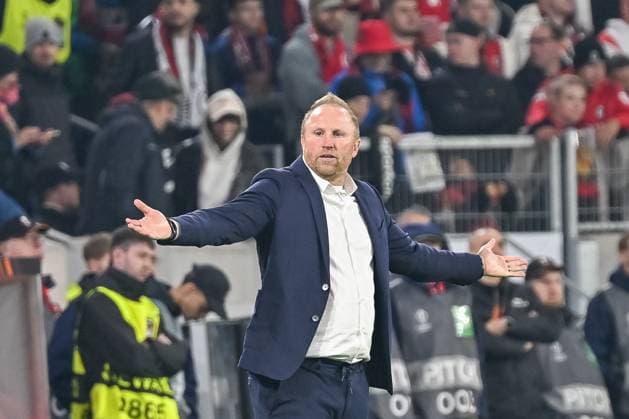 Ludovic Magnin (FC Basel, Cheftrainer) mit Emotion. GER, SC Freiburg - FC Basel, Fussball, Europa League, 1. Spieltag, Saison 2025 2026, 24.09.2025 GER, SC Freiburg - FC Basel, Fussball, Europa League, 1. Spieltag, Saison 2025 2026, 24.09.2025 Freiburg Copyright: xEibner-Pressefoto ThomasxHessx EP_THS