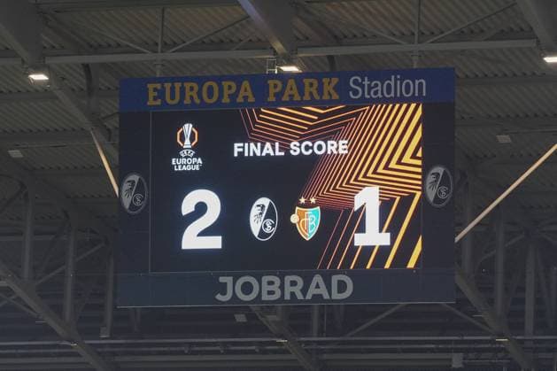 Videowall, Final Score , Deutschland, Fussball, UEFA Europa League, 1.Spieltag, Ligaphase, 2025 2026, SC Freiburg vs. FC Basel, 24.09.2025, Europa-Park Stadion, Freiburg, Deutschland Freiburg Europa-Park Stadion Baden-Württemberg Deutschland Copyright: xArnexAmbergx