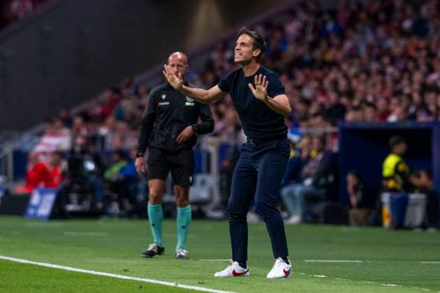 September 25, 2025, Madrid, Madrid, Spain: INIGO PEREZ, head coach of Rayo Vallecano, during the match belonging to La Liga season 25 26 EA soccer â€oe ATLETICO DE MADRID - RAYO VALLECANO DE MADRID †held on September 24, 2025, at the Riyadh Air Metropolitano, Madrid, Spain. Madrid Spain - ZUMAc312 20250925_zsp_c312_036 Copyright: xOscarxManuelxSanchezx